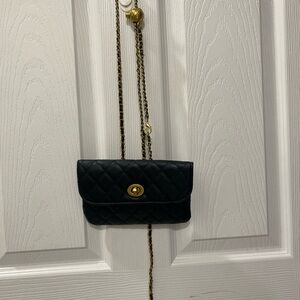 Elegant Black Quilted Chain Bag